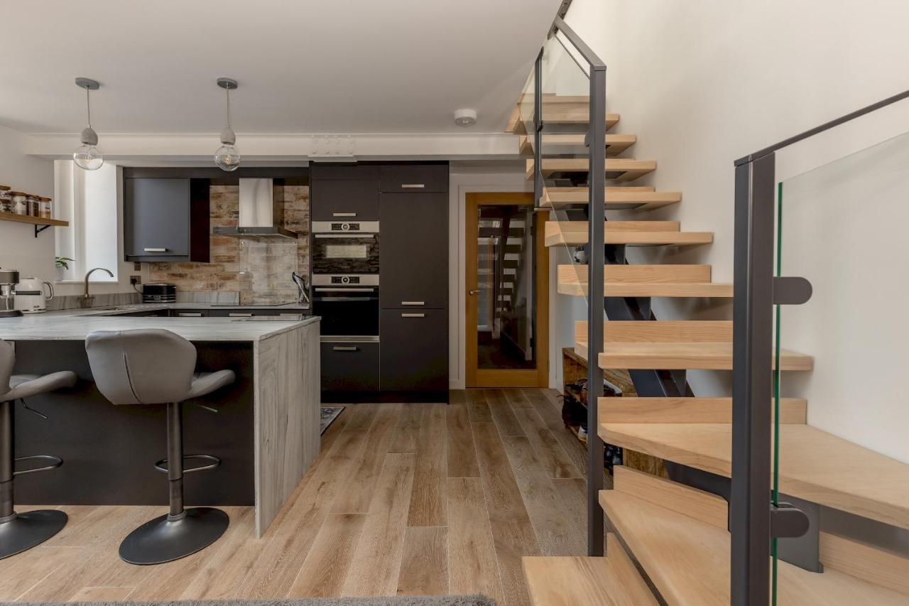 Pass The Keys Stunning 3 Bed Loft Style Apt With Free Parking EDI Exterior foto