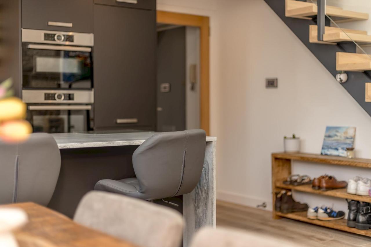 Pass The Keys Stunning 3 Bed Loft Style Apt With Free Parking EDI Exterior foto