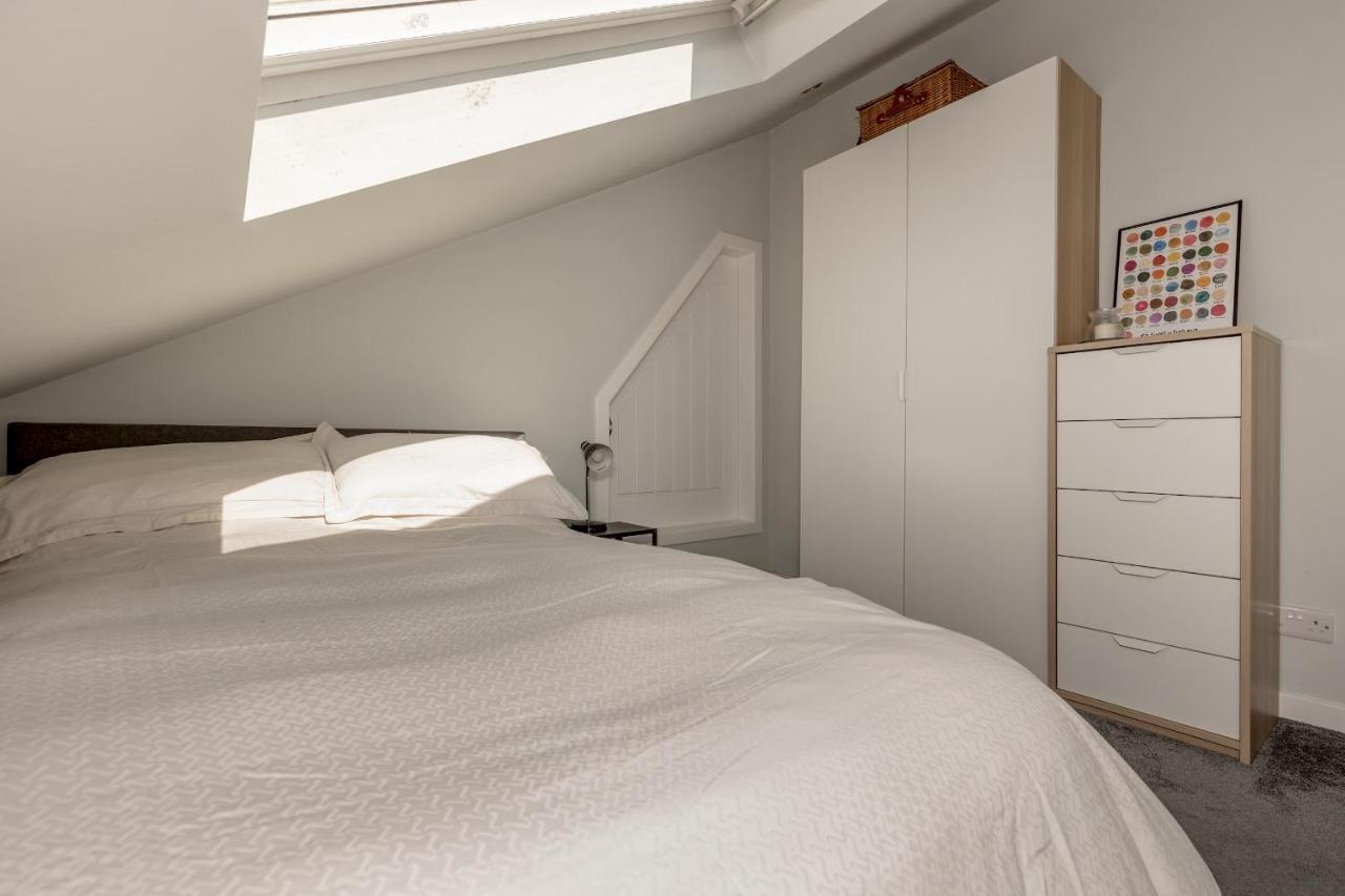 Pass The Keys Stunning 3 Bed Loft Style Apt With Free Parking EDI Exterior foto