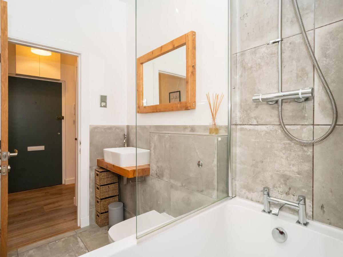 Pass The Keys Stunning 3 Bed Loft Style Apt With Free Parking EDI Exterior foto
