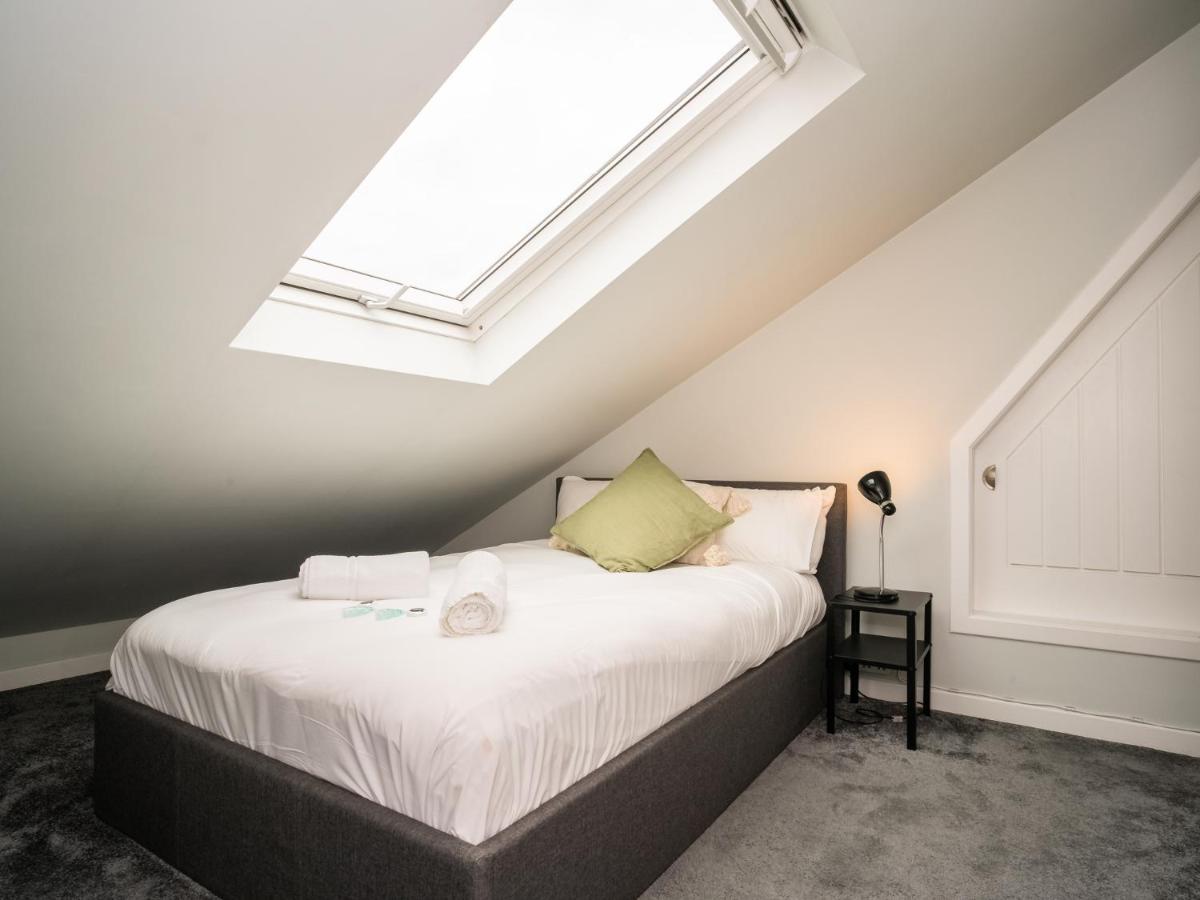 Pass The Keys Stunning 3 Bed Loft Style Apt With Free Parking EDI Exterior foto